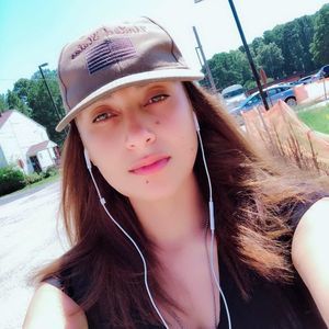 Meet your Posher, Gia